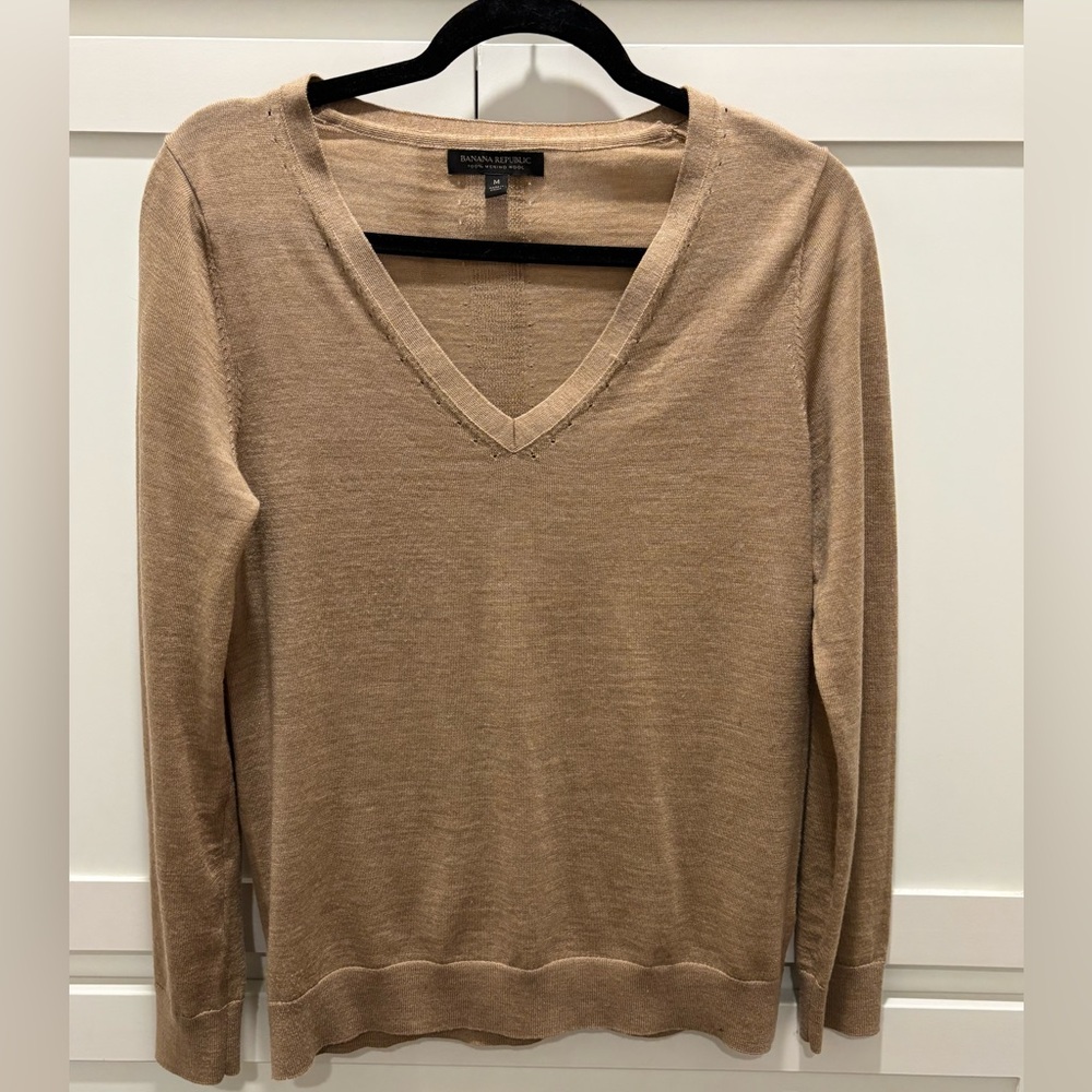 Banana Republic Women's Light Brown V-Neck Sweater